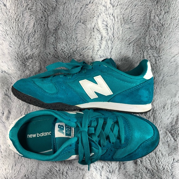 New Balance Shoes - New Balance 402 Classic Womens 8